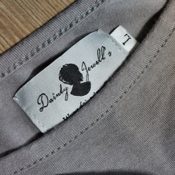 DAINTY JEWELLS MODEST SILVER BOW ACCENT TOP - SIZE L GUC - Picture 3 of 5